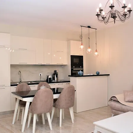 Beachside With Garden 283 Apartman